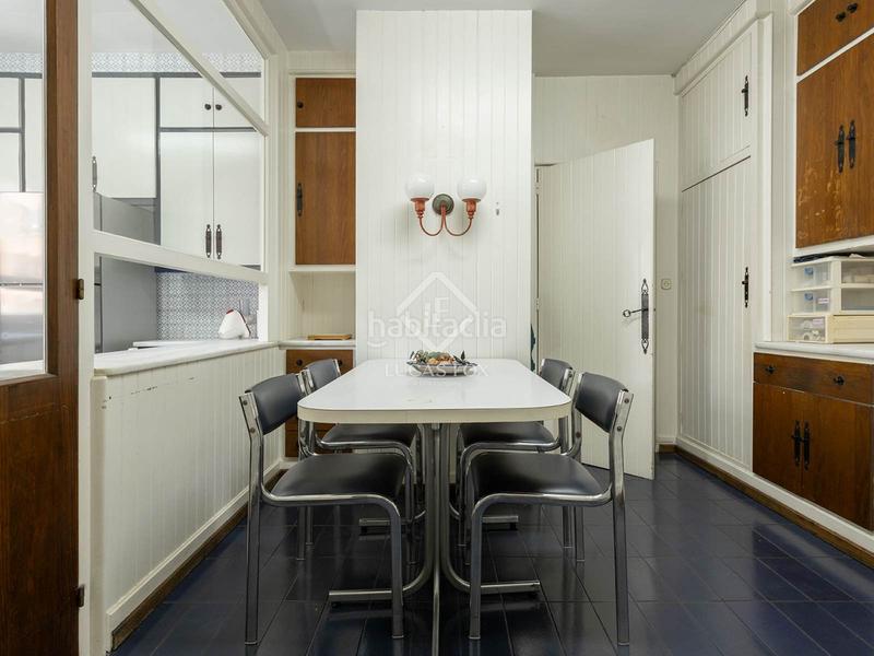 Foto 3cf77f4f-f76f-4101-aaed-75e6bbe21f94. Piso en venta piso con cinco habitaciones, terraza y garaje en finca situado en la calle reina victoria en Barcelona