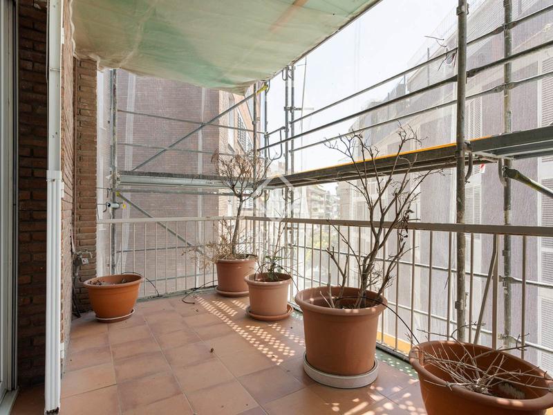 Foto 461c65af-85d7-4378-8af7-dbc4c2fbada9. Piso en venta piso con cinco habitaciones, terraza y garaje en finca situado en la calle reina victoria en Barcelona
