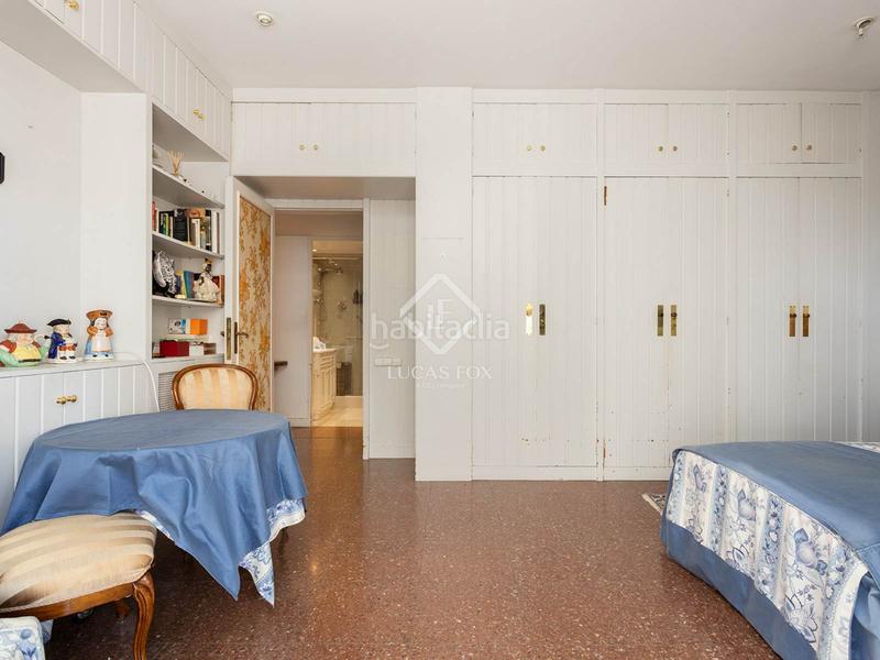Foto 5f06b483-76da-4abf-b392-9e325fcad808. Piso en venta piso con cinco habitaciones, terraza y garaje en finca situado en la calle reina victoria en Barcelona