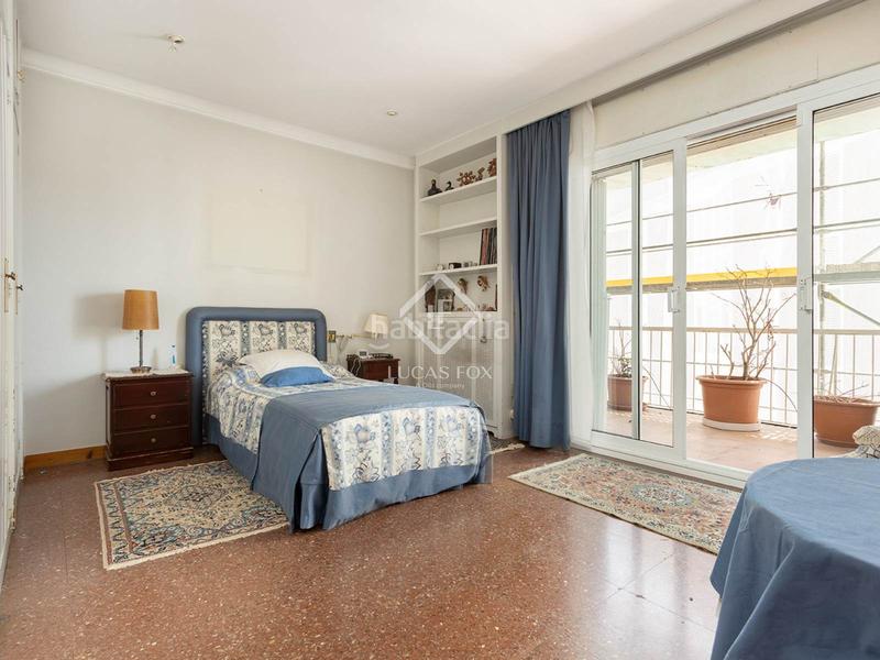 Foto 883152db-250b-429c-a90d-d567000f3b0a. Piso en venta piso con cinco habitaciones, terraza y garaje en finca situado en la calle reina victoria en Barcelona