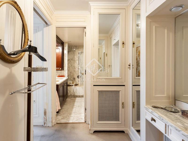 Foto 8dacaa19-c7a0-4070-b3ab-a48760a82883. Piso en venta piso con cinco habitaciones, terraza y garaje en finca situado en la calle reina victoria en Barcelona