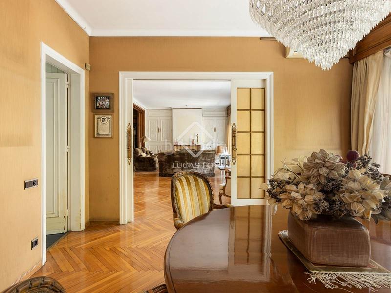 Foto c9595f25-186b-411b-8746-ea4b59f737a6. Piso en venta piso con cinco habitaciones, terraza y garaje en finca situado en la calle reina victoria en Barcelona