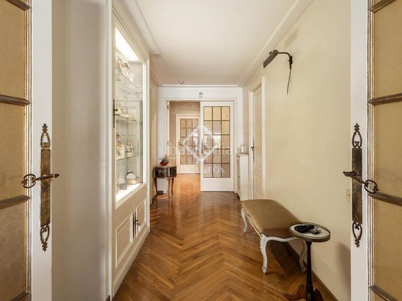 Foto e2d0d569-71b5-423d-8ad0-b1fcc0ccc5fa. Piso en venta piso con cinco habitaciones, terraza y garaje en finca situado en la calle reina victoria en Barcelona