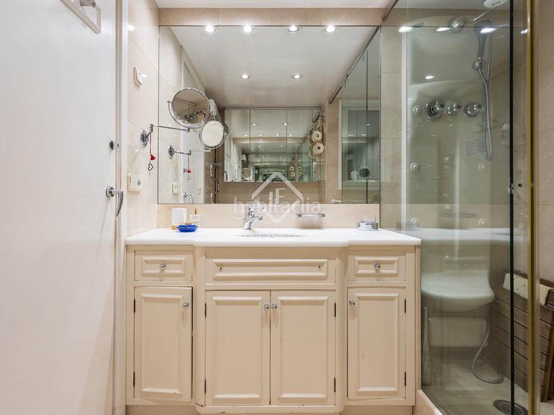 Foto f42790d1-224b-4a90-9448-033563e824a4. Piso en venta piso con cinco habitaciones, terraza y garaje en finca situado en la calle reina victoria en Barcelona