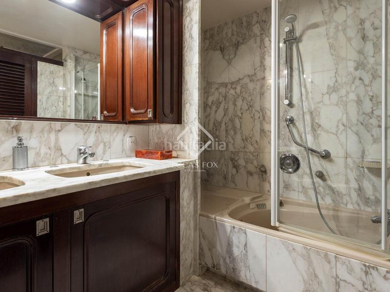 Foto ffd0fd9f-0741-4467-b6e5-fabf458da7b9. Piso en venta piso con cinco habitaciones, terraza y garaje en finca situado en la calle reina victoria en Barcelona