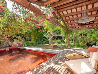 Masia a Sant Jordi Desvalls. Casa de pueblo con 2 dormitorios, jardín y piscina en venta en b