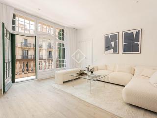Piso en Gòtic. Piso en excelentes condiciones de 3 dormitorios con 9m terraza e