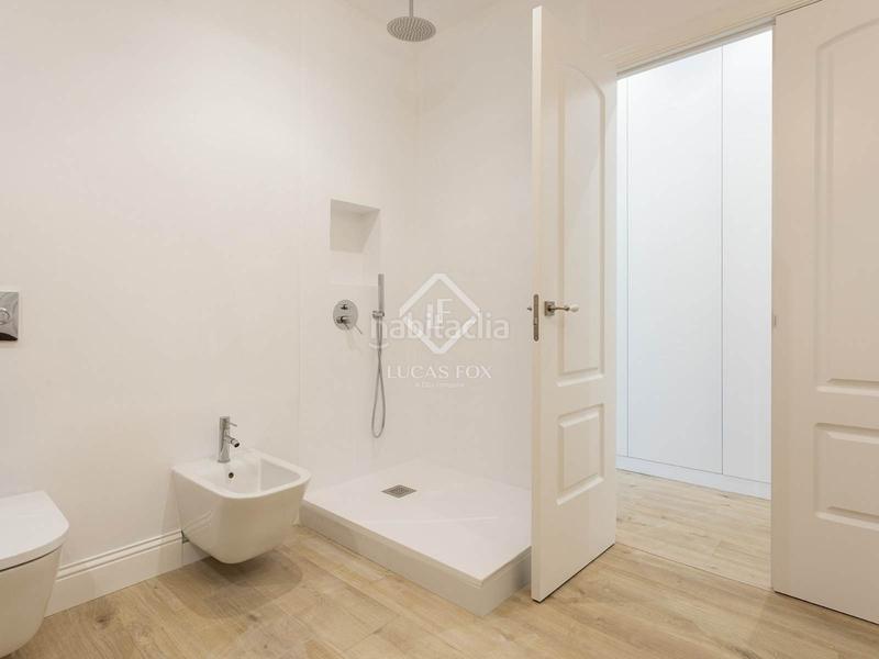 Foto b5a16c3c-0dc4-47f7-87c3-f3c3006a31ad. Piso  en excelentes condiciones de 3 dormitorios en venta en gótico, en Barcelona