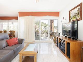 Chalet à Sant Genís dels Agudells. Casa unifamiliar al pie de collserola