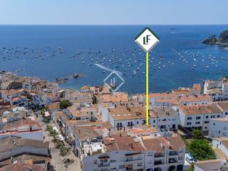 Chalet dans Calella de Palafrugell. Encantadora casa de pueblo en venta a pocos metros de la playa e