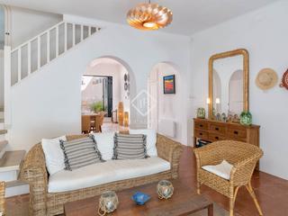 Chalet à Calella de Palafrugell. Encantadora casa de pueblo en venta a pocos metros de la playa e