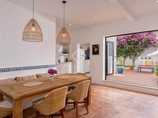 Chalet in Calella de Palafrugell. Encantadora casa de pueblo en venta a pocos metros de la playa e