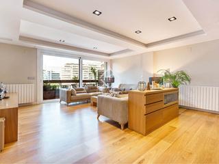 Appartement à Sant Gervasi - Galvany. Piso tríplex reformado en venta con 4 dormitorios y 13 m terraza