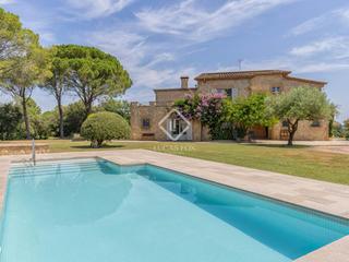 Mas à Navata. Casa rural en excelentes condiciones de 8 dormitorios en venta e