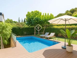 Xalet a La Miranda-Can Candeler. Moderna y elegante casa de 5 dormitorios con jardín y piscina, t