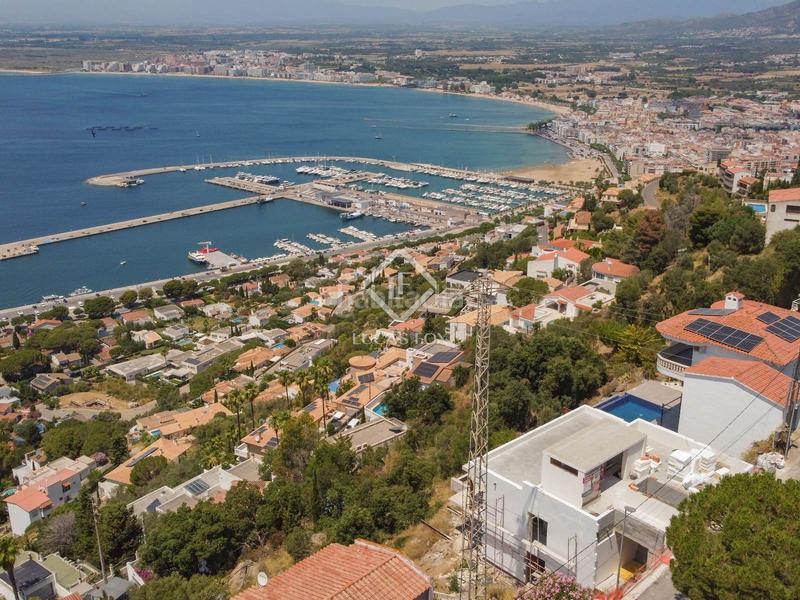 Foto 6100fb0f-21df-4e0c-b745-7e6675379e23. Xalet amb calefacció aparcament piscina a Puig Rom-Canyelles-Almadrava Roses
