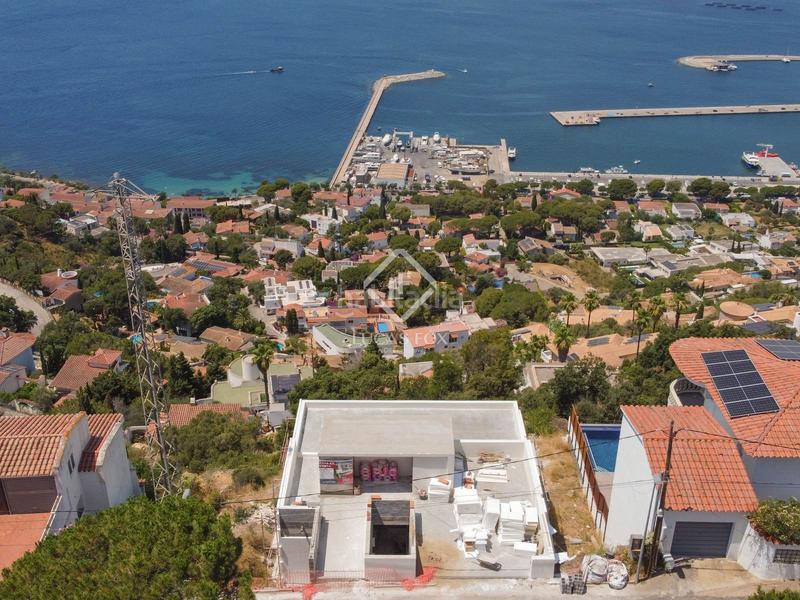 Foto ca97933b-6f93-47a3-bf3c-61cfe3429198. Xalet amb calefacció aparcament piscina a Puig Rom-Canyelles-Almadrava Roses