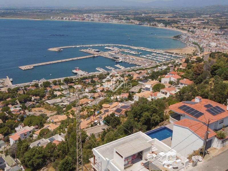 Foto f7548e5a-ae3e-4edf-b2c2-03b0af509102. Xalet amb calefacció aparcament piscina a Puig Rom-Canyelles-Almadrava Roses