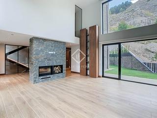 Xalet a Pal-Xixerella. Casa pareada a estrenar de 429 m con 4 dormitorios y jardn en v