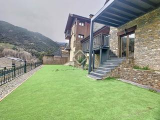 Lloguer Xalet a La Massana. Exclusiva casa de 3 dormitorios, con jardín, spa y vistas privil