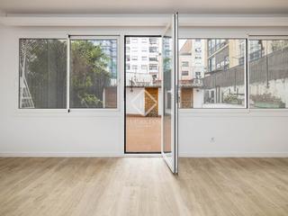 Appartement à L´Antiga Esquerra de l´Eixample. Piso reformado en venta con terraza privada de 82 m en la consel