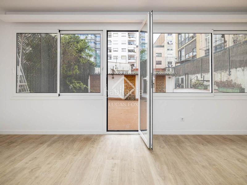 Foto 2bfb8ebd-48d0-4511-b504-62eb665015cb. Piso  reformado en venta con terraza privada de 82 m en la consell de cent en Barcelona