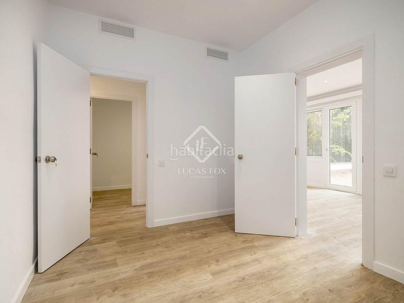 Foto 2c0a2b73-e527-4441-8ed1-1e730fd899ec. Piso  reformado en venta con terraza privada de 82 m en la consell de cent en Barcelona