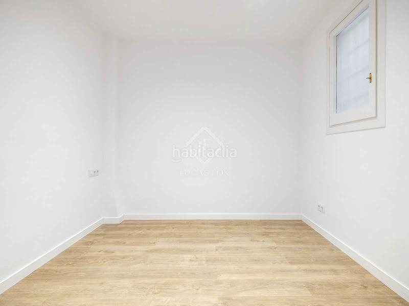 Foto 33baa500-23a1-4bb4-b4e0-ee0a352c60d0. Piso  reformado en venta con terraza privada de 82 m en la consell de cent en Barcelona