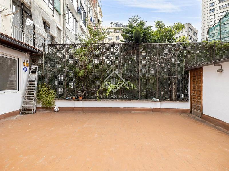 Foto 3b5146b6-53bf-4fb7-a287-384b212ba626. Piso  reformado en venta con terraza privada de 82 m en la consell de cent en Barcelona