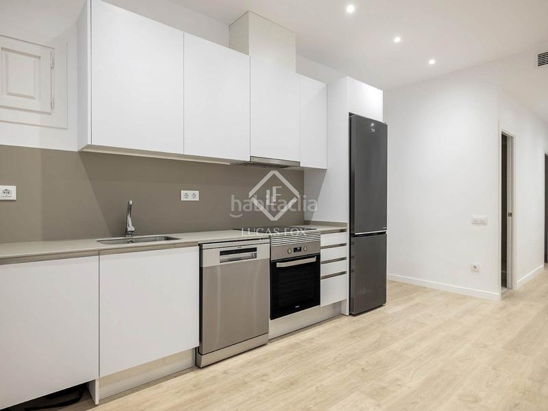 Foto 4bf633b9-cc8e-4399-9a85-9c4b35b04ef4. Piso  reformado en venta con terraza privada de 82 m en la consell de cent en Barcelona