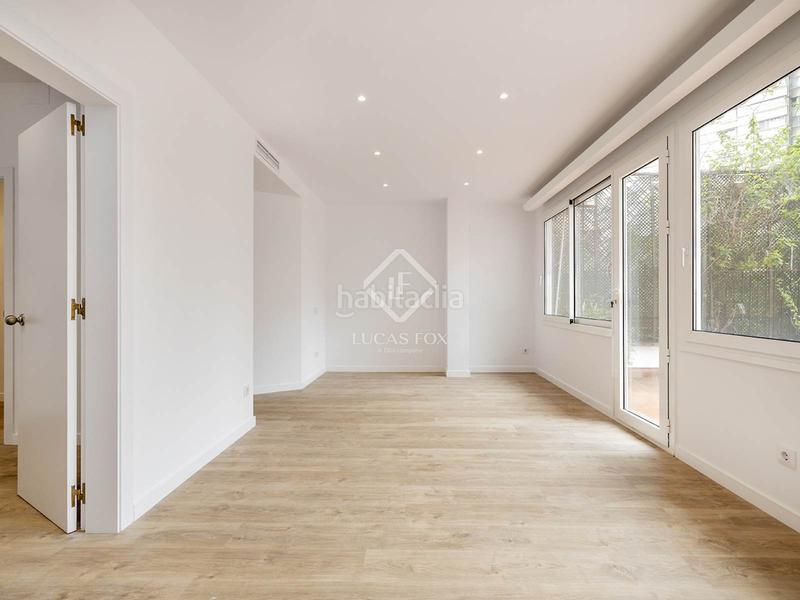 Foto 4eefa5b5-6b29-4229-b689-9600598814d2. Piso  reformado en venta con terraza privada de 82 m en la consell de cent en Barcelona