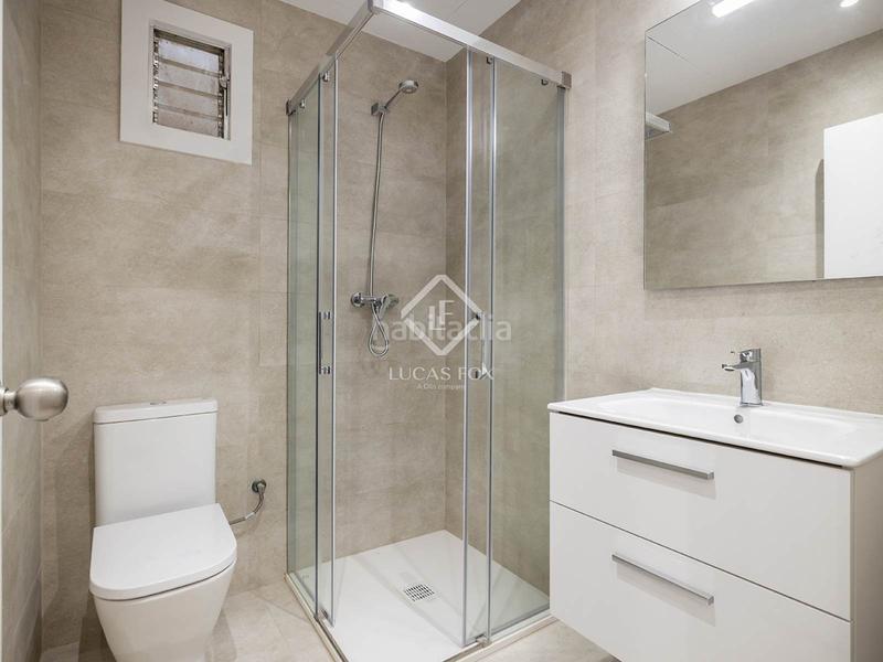 Foto 9373c685-4ee3-44e4-af44-01c78d4e8427. Piso  reformado en venta con terraza privada de 82 m en la consell de cent en Barcelona