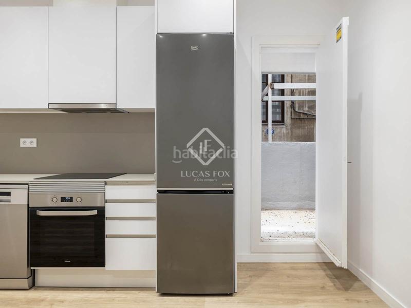 Foto 977888e5-37e9-4f7b-af92-e3527b13091d. Piso  reformado en venta con terraza privada de 82 m en la consell de cent en Barcelona