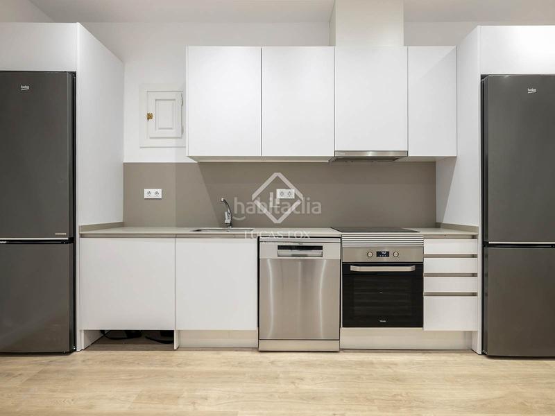 Foto a7a29673-e778-428f-84df-a41d4f84a1b6. Piso  reformado en venta con terraza privada de 82 m en la consell de cent en Barcelona