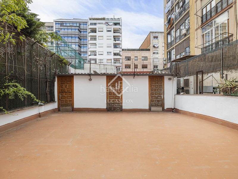 Foto e8597eee-f684-4d71-b939-b68a2beea5a3. Piso  reformado en venta con terraza privada de 82 m en la consell de cent en Barcelona