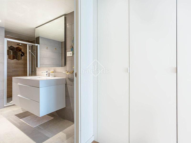Foto 3c1b8bac-9c20-4b93-bfb6-f42d427eed8b. Piso dúplex con jardín privado, piscina y aparcamiento en eixample dreta en Barcelona