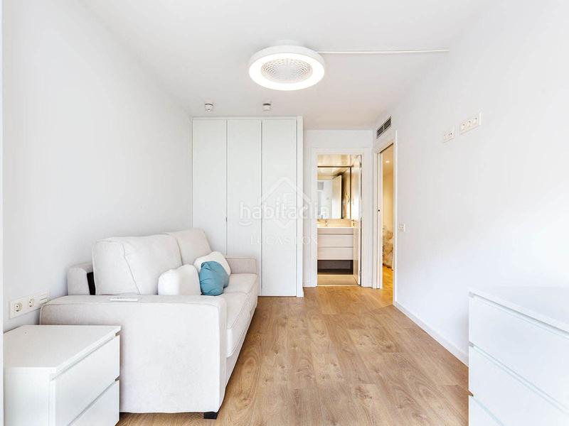 Foto 4beee62c-46bf-4ab7-ba90-64888781d8a4. Piso dúplex con jardín privado, piscina y aparcamiento en eixample dreta en Barcelona