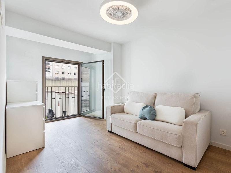 Foto 7784f69c-34ed-4d06-ab2d-cecc50352941. Piso dúplex con jardín privado, piscina y aparcamiento en eixample dreta en Barcelona