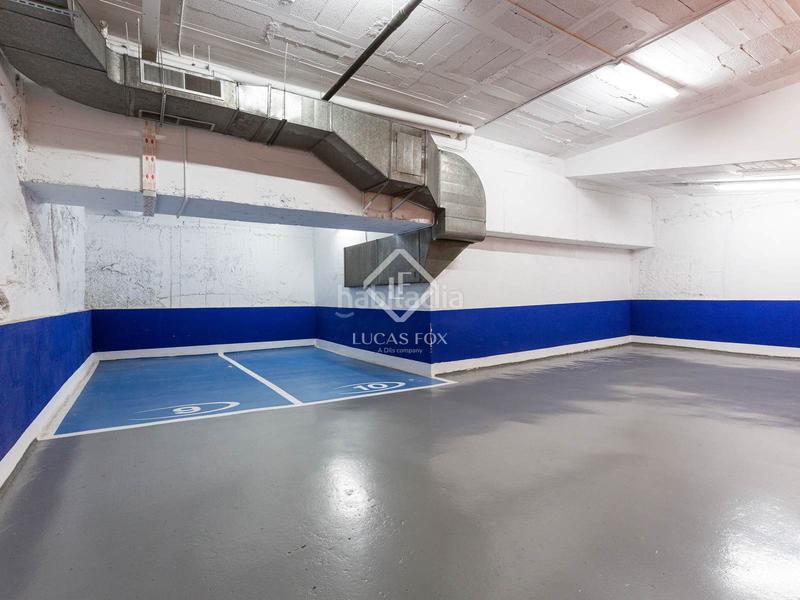 Foto c9d1814d-c6b7-4048-aa52-70a350fb13f2. Piso dúplex con jardín privado, piscina y aparcamiento en eixample dreta en Barcelona