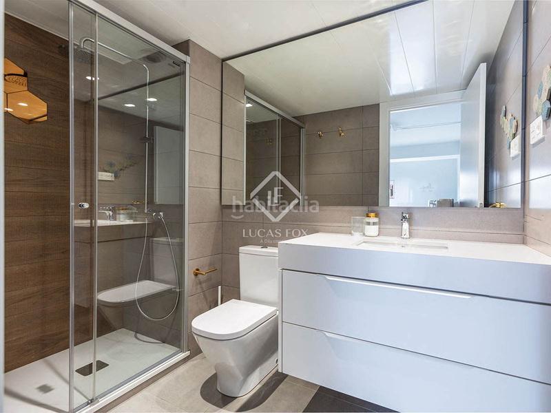Foto d869f035-ff54-45ca-88b7-ec01b7ebf03a. Piso dúplex con jardín privado, piscina y aparcamiento en eixample dreta en Barcelona