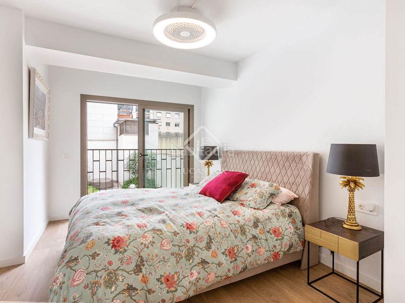 Foto f8f5b9e2-2a3e-4320-a9fe-d033b969ae6c. Piso dúplex con jardín privado, piscina y aparcamiento en eixample dreta en Barcelona