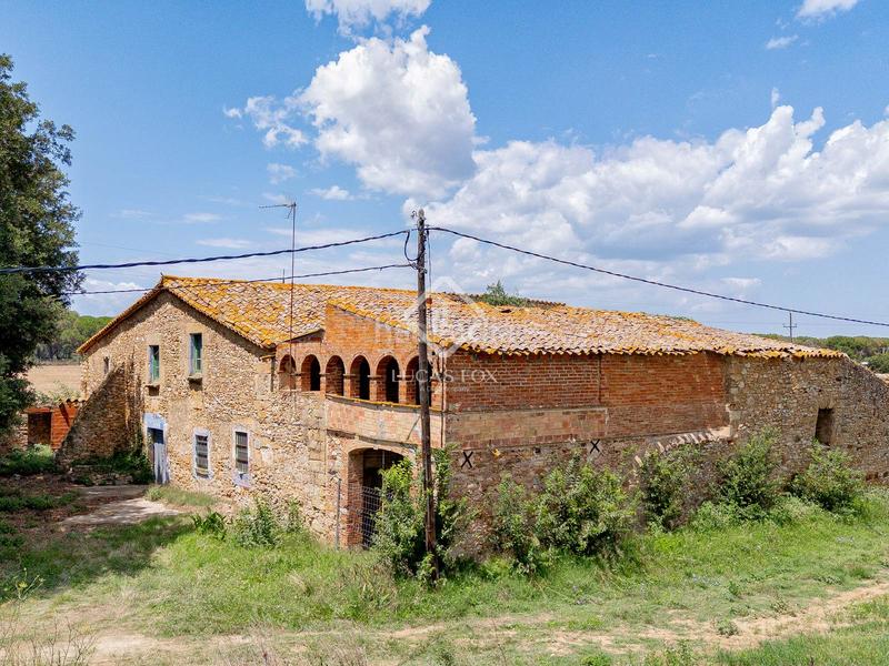 Foto e4d6d670-be99-43bf-a210-836104244f62. Masia a Forallac