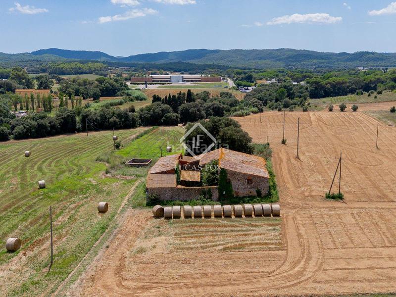 Foto f16c313f-c12a-4384-b81a-7c0c8ca68096. Masia a Forallac