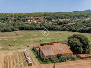 Masia a Forallac. Proyecto de renovación integral de masía  con alma y 3 hectáreas