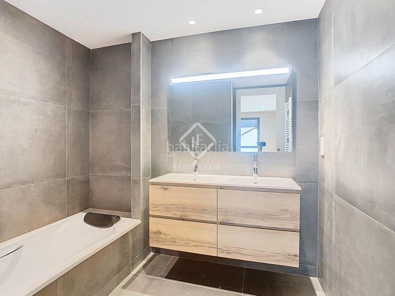 Foto b1ab0c2a-a6e6-4e02-ab48-b0a26faf9809. Alquiler piso  en excelentes condiciones de 2 dormitorios con 12 m de terraza en alquiler en escaldes en Escaldes-Engordany