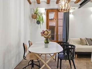 Appartement à Gòtic. Propiedad reformada con cinco habitaciones en venta en el barrio