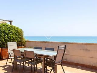 Àtic a Canet de Mar. Ático  dúplex en primera línea de mar en excelentes condiciones