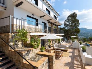 Chalet in Cabrils. Casa reformada de 4 dormitorios con vistas espectaculares en ven