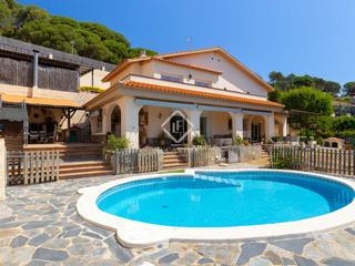 Chalet à Cabrils. Casa  villa con impresionantes vistas al mar de 4 dormitorios en