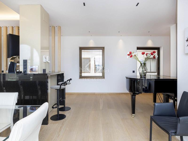 Foto f11672ac-9bbd-48b6-a884-514b66532ac4. Alquiler ático  de lujo en excelentes condiciones de 4 dormitorios con terraza de 40 m en alquiler en el eixample derecho, en Barcelona